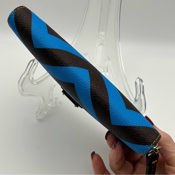 Dooney & Bourke BROWN with Blue Chevron Zip Around Wallet NWOT - Picture 12 of 12